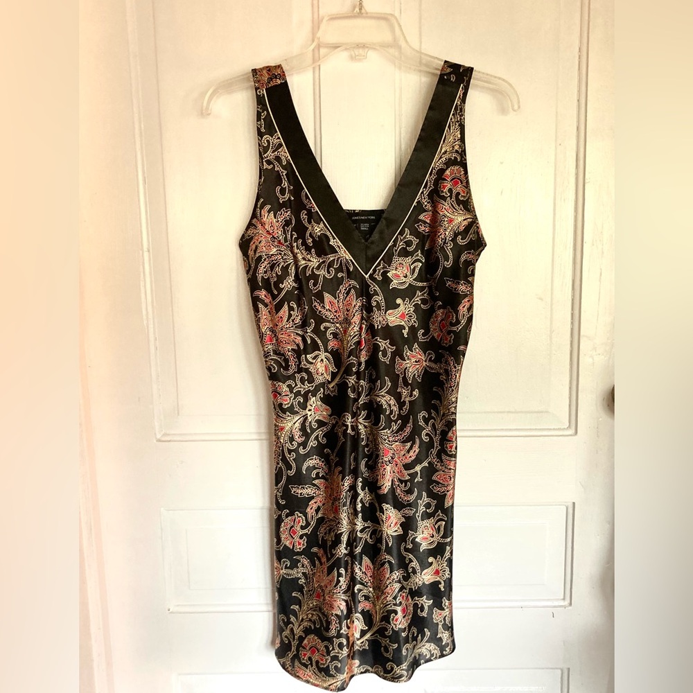 Women’s Jones New York Black & Red Floral V-Neck Sleeveless Nightgown Size Small